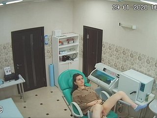 Mata-mata untuk wanita di kantor ginekolog during cam tersembunyi