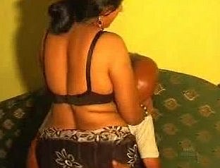 India mujer madura se aloofness follan en un video casero Sexo