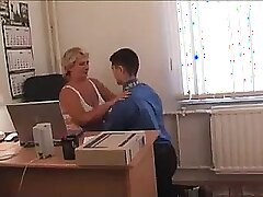 Russian Portray Jocular mater 12 volwassen met een jonge panhandler
