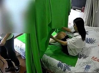 FOOTTA CENSIONE GREEN cinese Footjob - Amy dietro le quinte - chiude dispirit tenda della finestra a 24 minuti per non essere catturato!