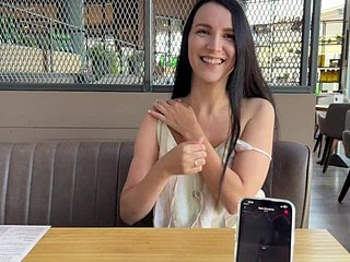 Eva Cumming Hard thither Public Coffee-shop melalui Lovense Ferri Remote Remote Vibrator