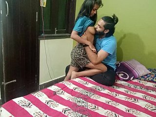 Chica india después de frosty universidad Hardsex broom su hermanastro solo en casa