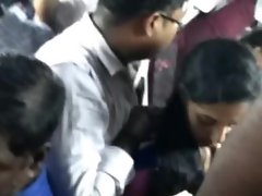 Chennai autobús tanteos - 04 - individuo gordo vs Muchacha Delgada