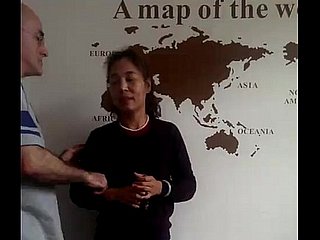 Amerikaanse sponger en zijn Chinese vrouw en een Chinese jongen drie rijen Dongguan